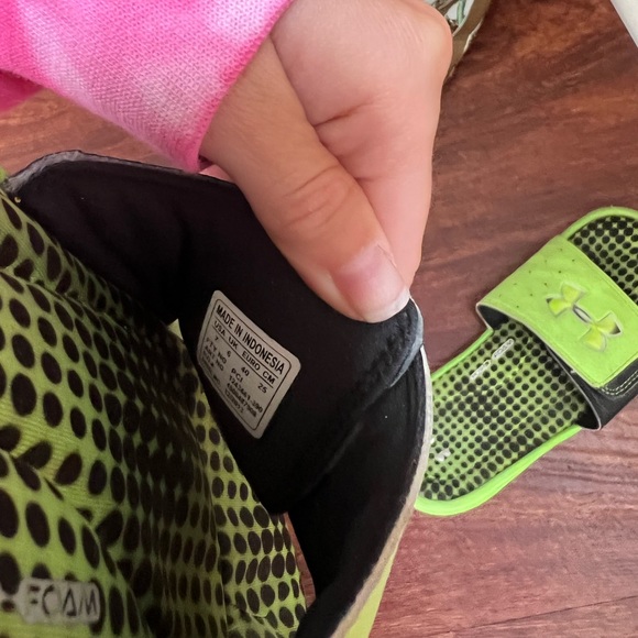 Under armour slides - Picture 4 of 4